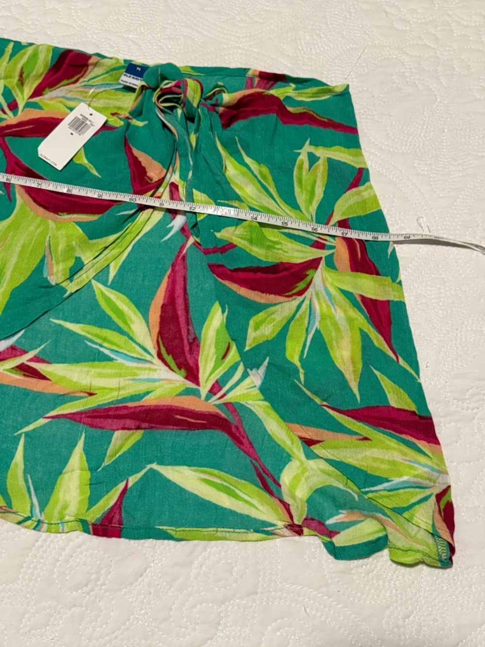 High-Waisted Gauze Wrap-Front
Sarong Swim Skirt Tropical Print M - Picture 7 of 7